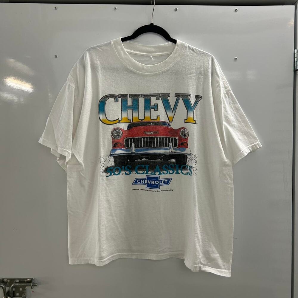 VTG White Chevrolet classic car t-shirt